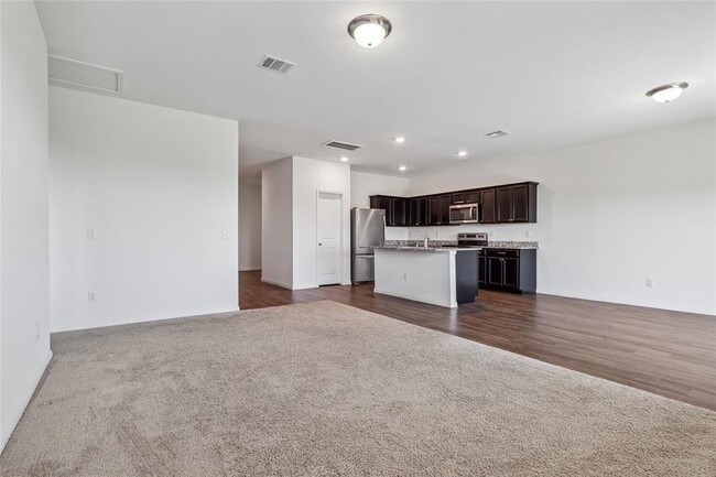 Foto del edificio - 14105 Jeannette Rankin Rd
