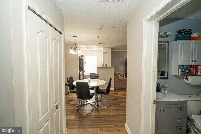 Foto del edificio - 8911 Town Center Cir