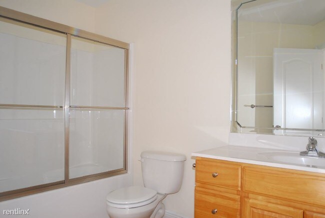 Building Photo - 3 br, 2.5 bath Townhome - 3491 Riverbend Cv