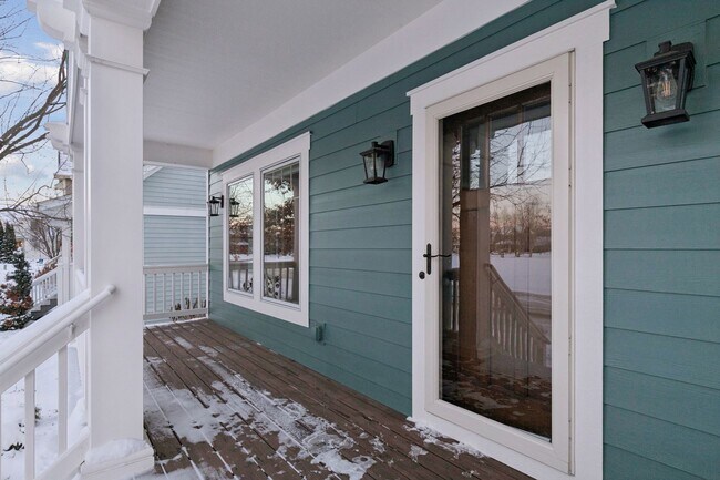 Building Photo - 14246 Garden Way N