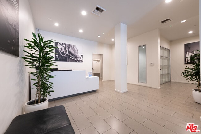 Foto del edificio - 630W W 6th St