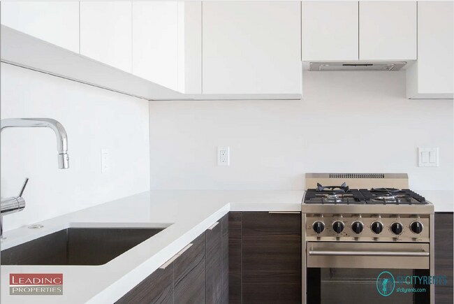 Foto del edificio - Lower Nob Hill: 2019-Built Condo w/ in-uni...