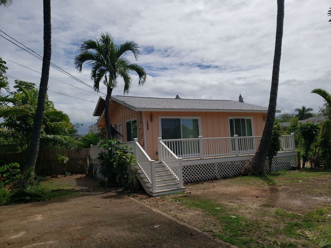 Foto principal - Brand new remodeled cottage on lg. property close to beach. Available now.