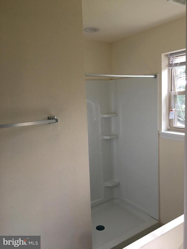 Foto principal - 357 Oakwood Ave
