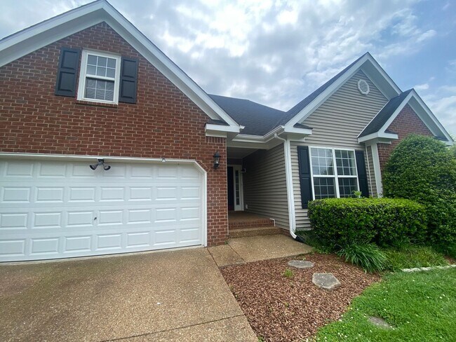 Foto del edificio - 3 BR, 2 BA, 2 Car Garage, Fenced in Yard, ...