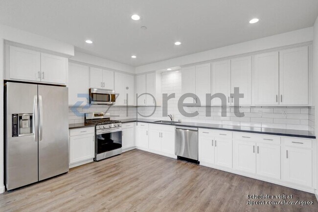 Building Photo - 2700 Wildflower Sta Pl