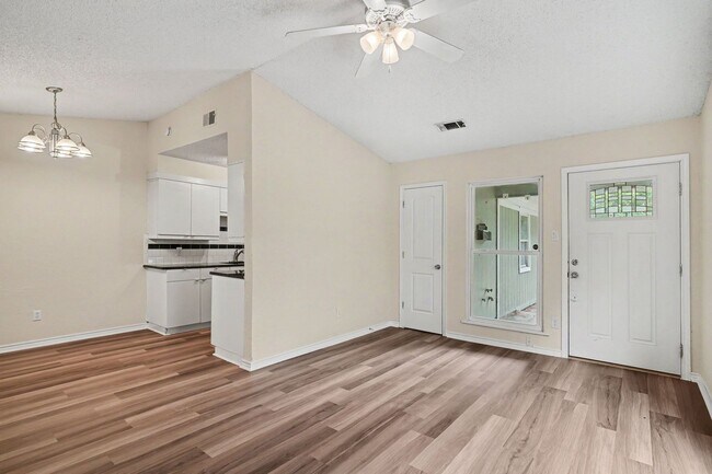 Foto del edificio - Charming 2-bedroom, 1-bath home in a convenient Fort Worth location!