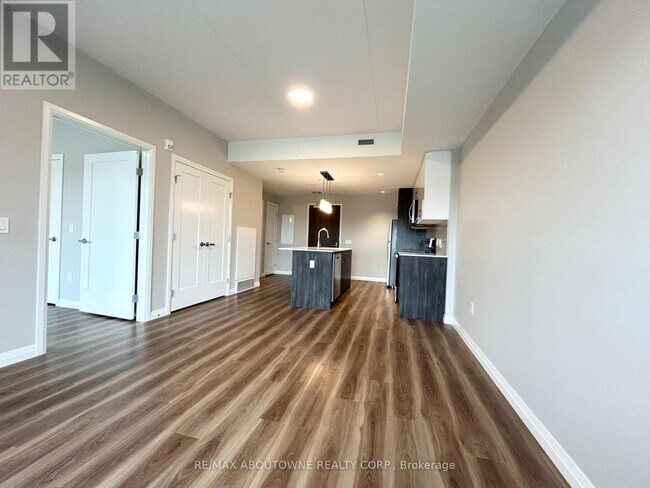 Building Photo - 28 Westhill Dr