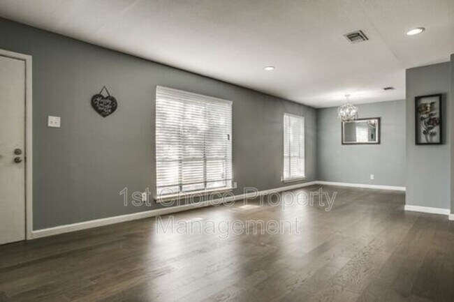 Foto del edificio - 1716 Acorn Ln