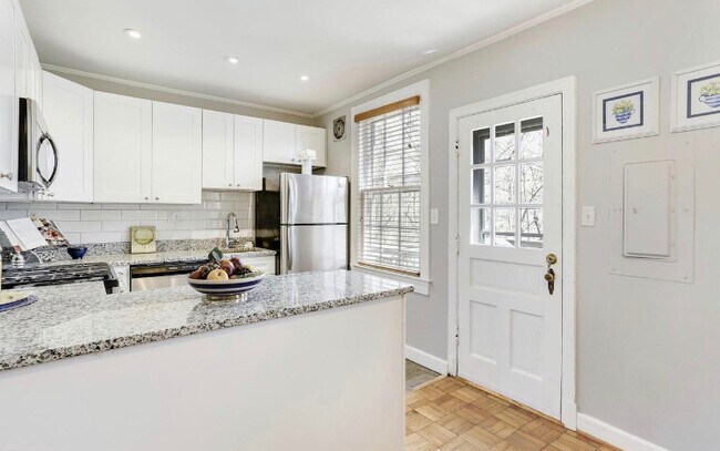 Foto del edificio - 1201 S Barton St