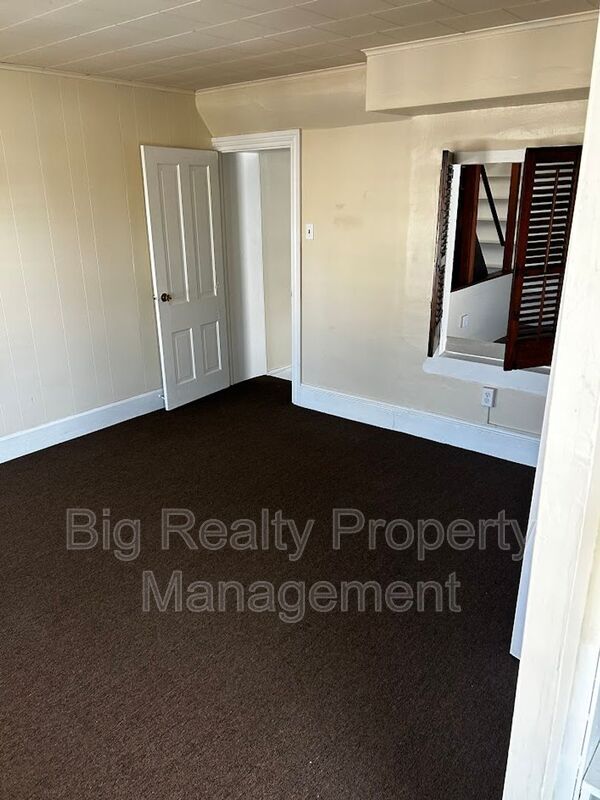 Building Photo - 106-B N Main St