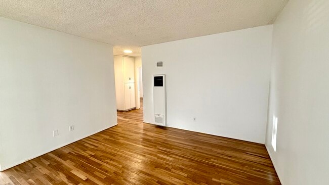 Building Photo - 122 Junipero Ave