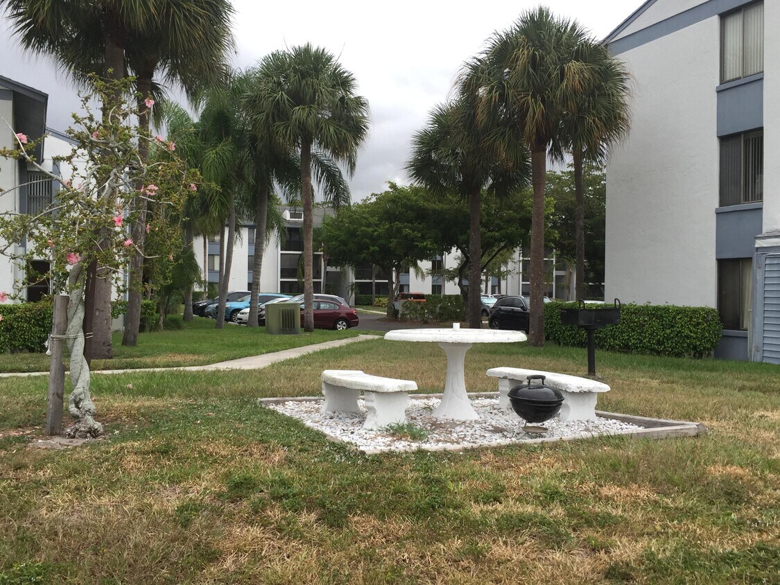 Foto del edificio - 1010 Green Pine Blvd