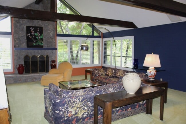 Building Photo - Unique Bakersfield Home for Rent Bakersfiled Country Club