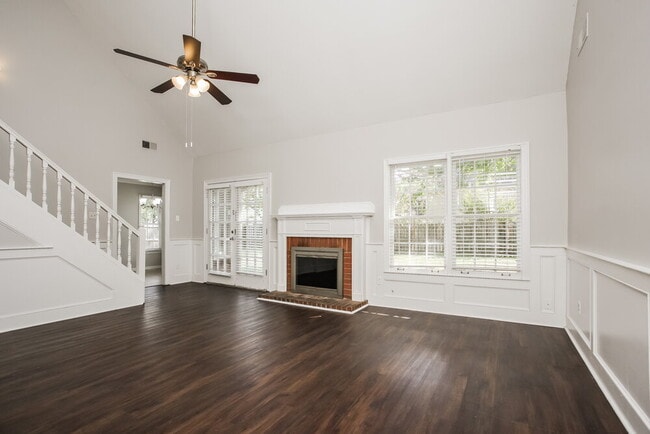 Foto del edificio - 8159 Creekside Cir N