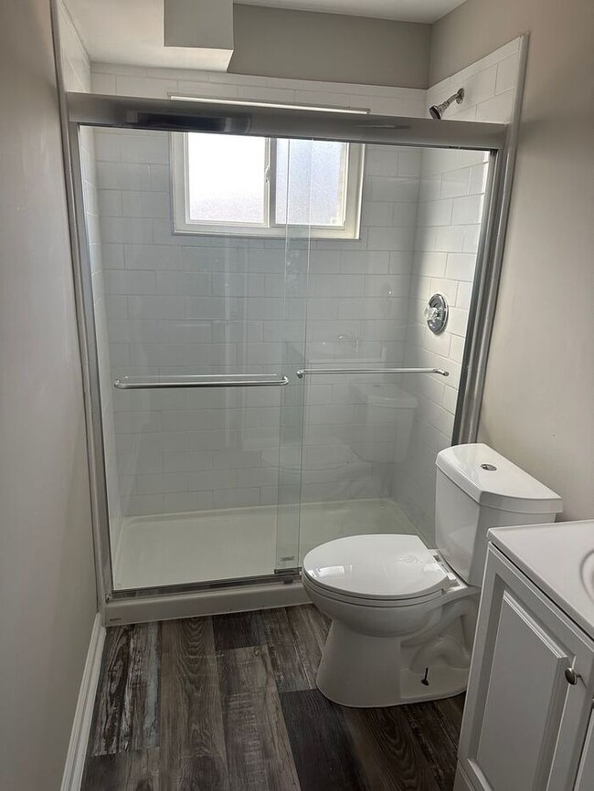 Building Photo - Totally Renovated 2-BR Apartment!!! Fantas...