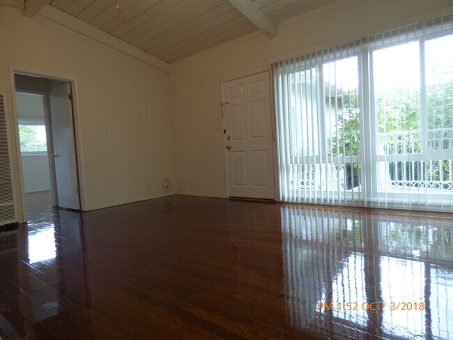 Living&Dining - 239 S Church Ln