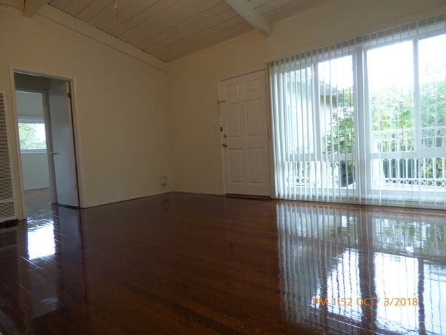 Living&Dining - 239 S Church Ln