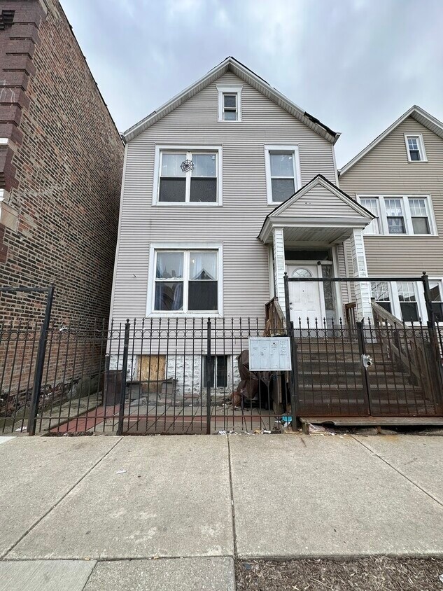 Primary Photo - 4536 S Wood St