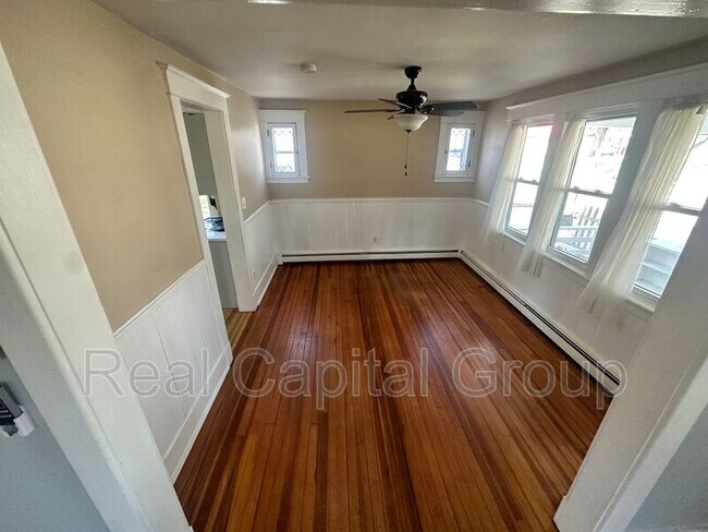 Foto del edificio - 376 Kenwood Ave