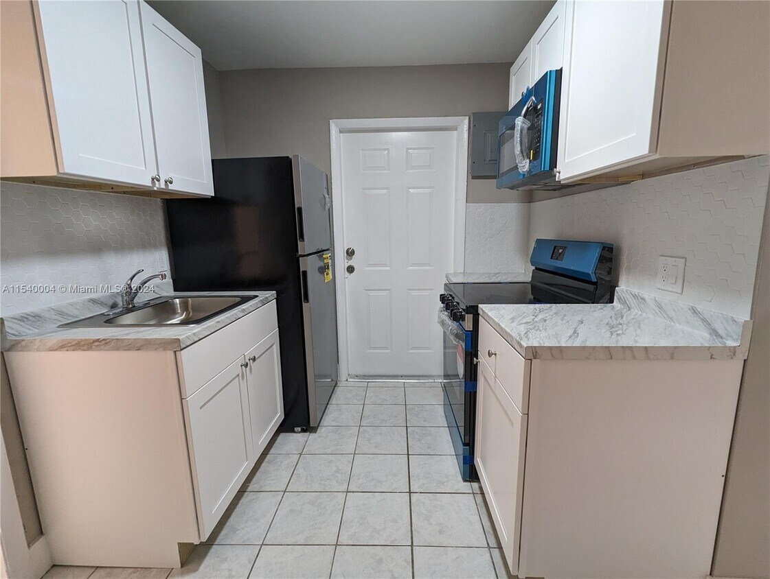 Primary Photo - 987 NE 131st St