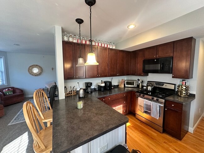 Building Photo - 99 Hillside St