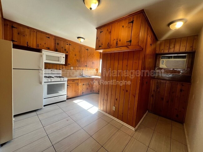 Foto del edificio - 10222 McClemont Ave
