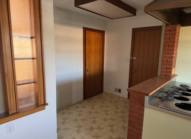 Foto del edificio - 204 E Cardwell St