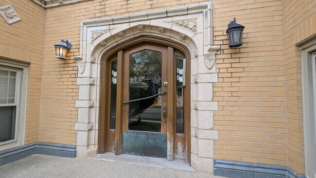 Foto del edificio - 1010 N Austin Blvd