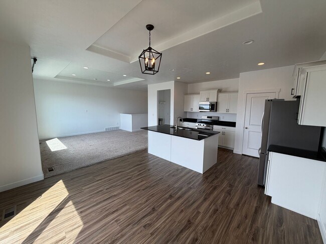 Foto del edificio - 8285 Lakeshore Dr