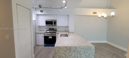 Building Photo - 677 SW 111th Ave