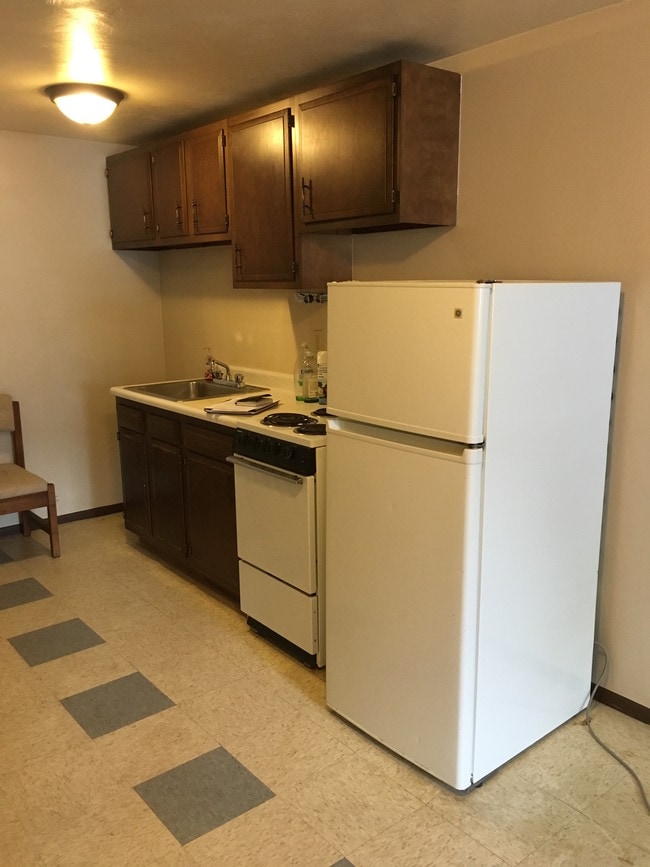 Kitchen - 118 W 4th Ave