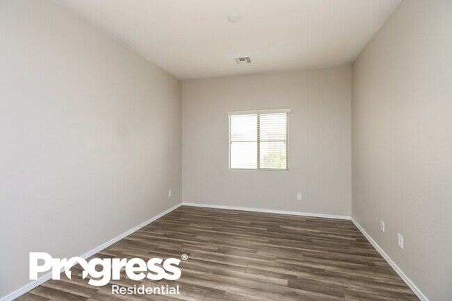 Foto del edificio - 4734 E Laurel Ave