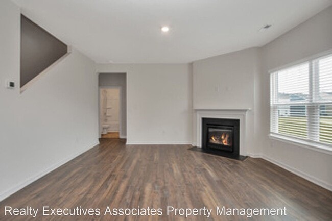 Building Photo - 5 br, 3 bath House - 906 Curly Top Lane