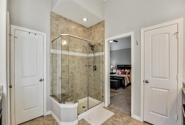 Building Photo - 12265 Oxford Cres Cir