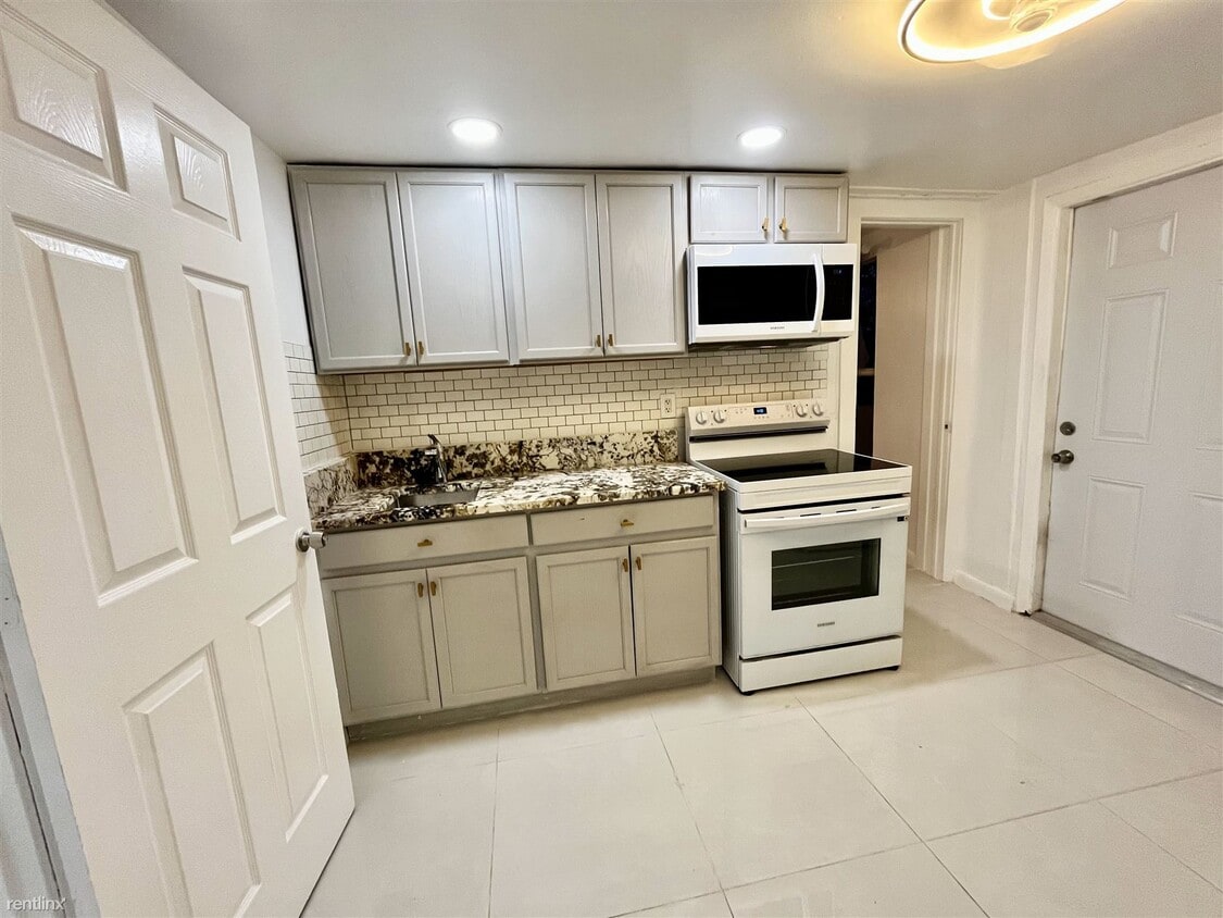 Primary Photo - 2 br, 1 bath House - 920 Southwest 29th Wa...