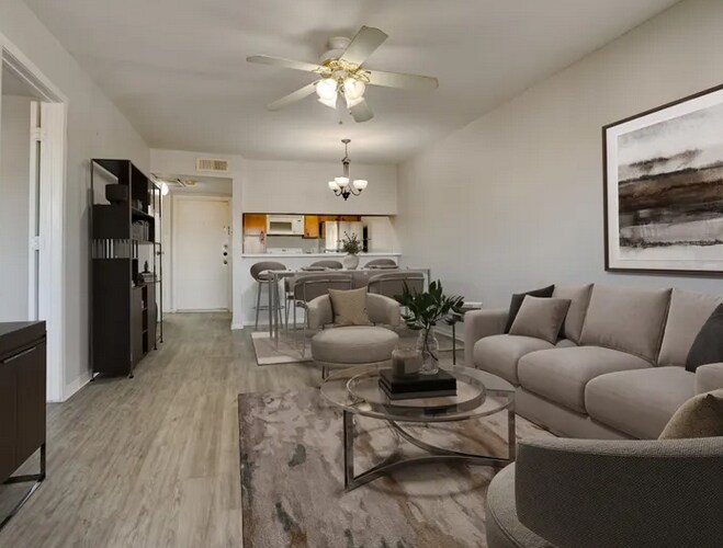 Foto principal - 3015 Walnut Bend Ln