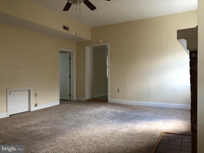 Building Photo - 104 S Loudoun St