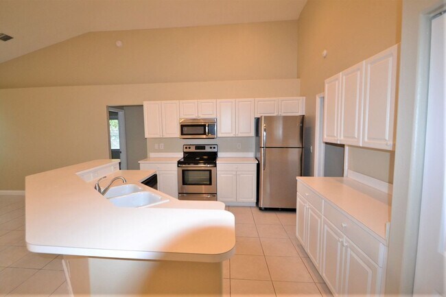 Building Photo - 13570 Jonquil Pl