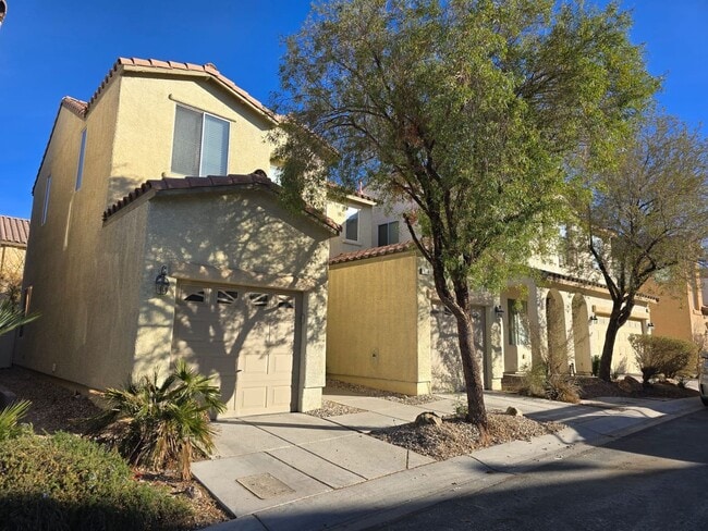 Building Photo - Cozy two-story single house
