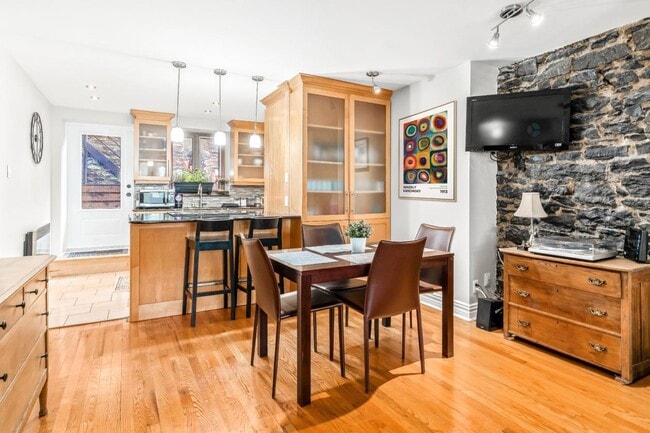 Building Photo - 1507 Av Argyle