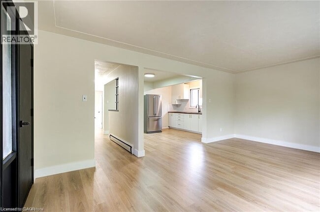 Building Photo - 870 Guelph St