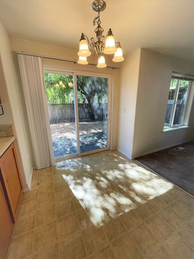 Foto del edificio - 3329 SW Nyssen St