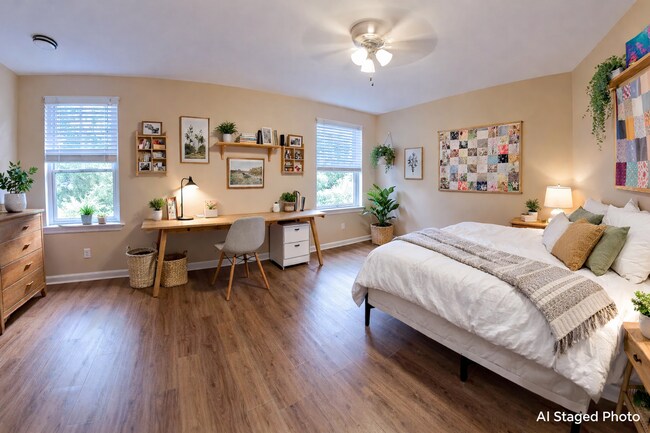 Foto del edificio - 3D Tour Available - Garage Parking + Washer-Dryer Included + LVP Throughout House! Available June...