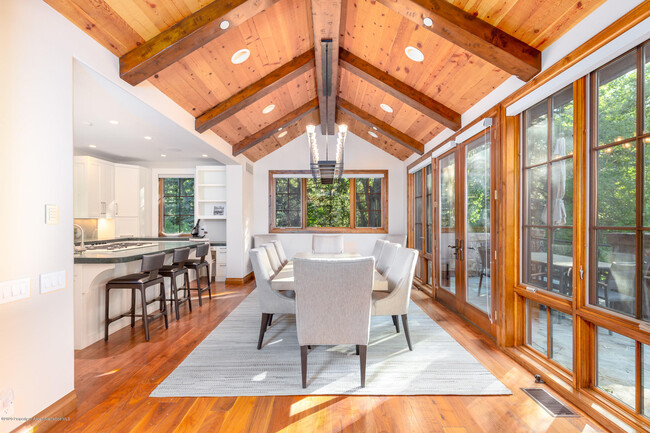 Foto del edificio - 815 Roaring Fork Rd
