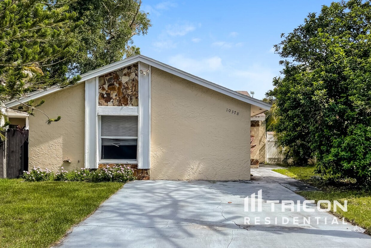 Foto principal - 10378 Rosemount Dr