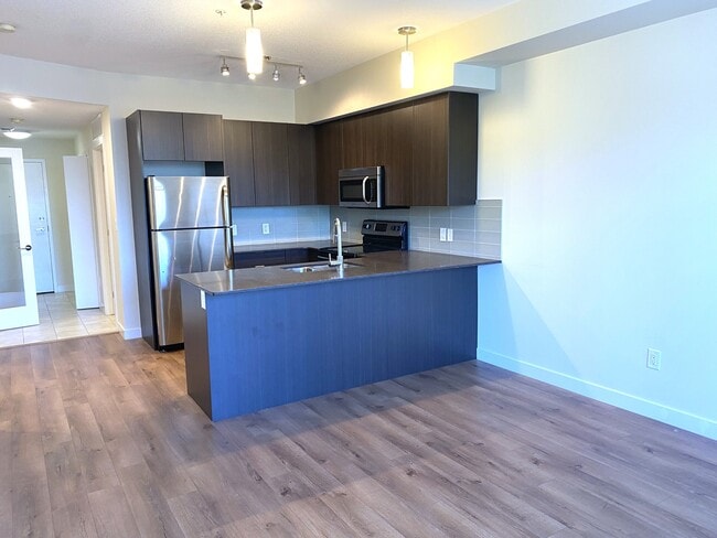 Building Photo - 9907-9907-91 91 Ave NW