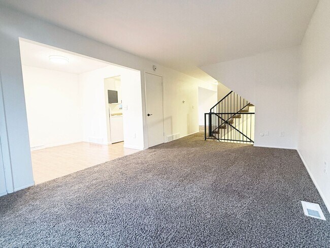 Foto del edificio - Clean & Quiet 3 Bed / 2.5 Bath Town Home with 2 Car Garage in Arvada