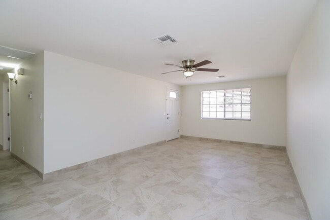 Building Photo - 2123 N Longmore St