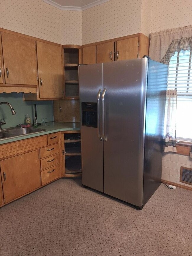 Building Photo - 1 Bedroom House Near Shopping, Parks and Little League Field